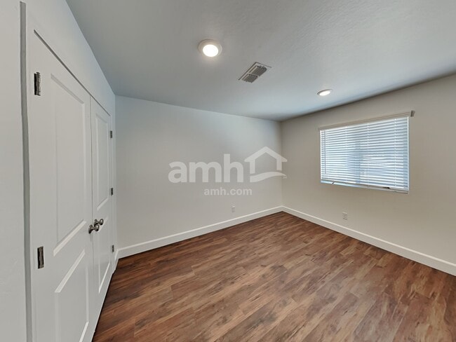 Building Photo - 17109 W Lawrence Ln
