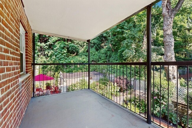 Building Photo - 273 W 254th St