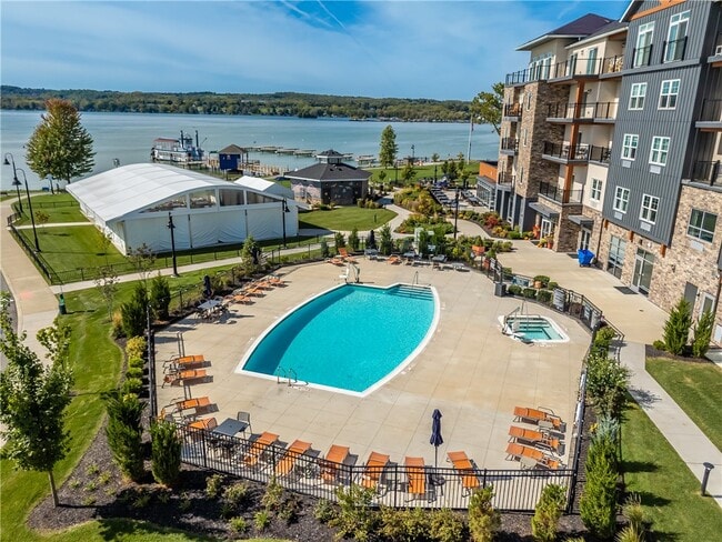 Building Photo - 205 Lakeshore Dr