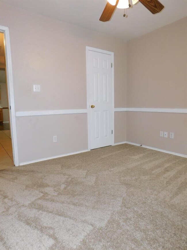 Building Photo - 715 Spring Brook Ln