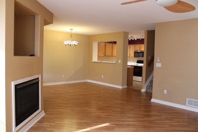 Building Photo - Stunning Modern 2 Bedroom Condo