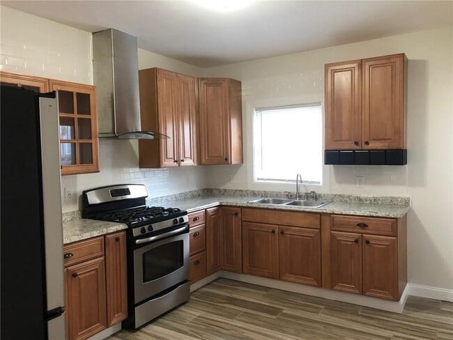 Building Photo - 93 Chapin Ave