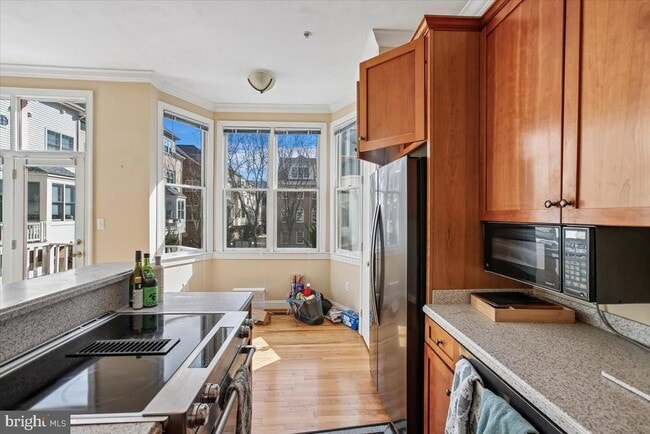 Building Photo - 1053 N Stuart St