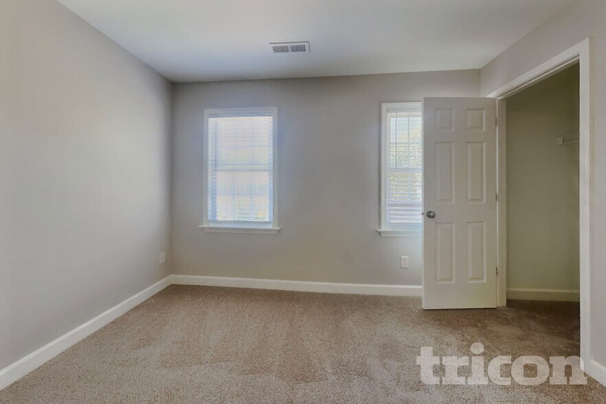 Building Photo - 253 Water Mill Rd