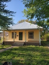Building Photo - 729 Blunt St