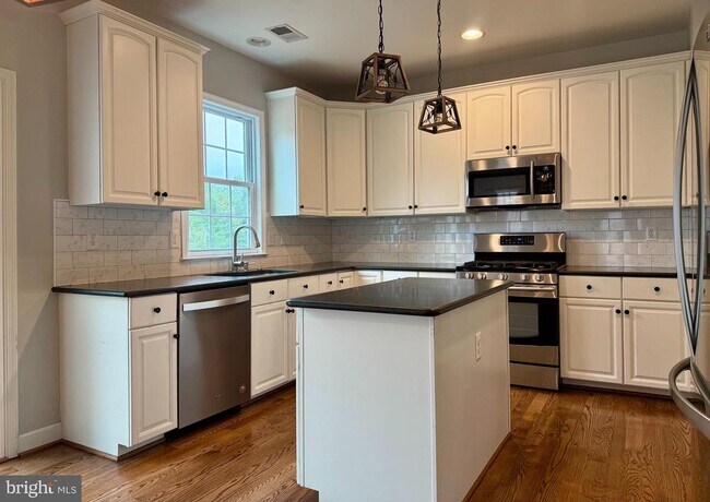 Building Photo - 25558 Dabner Dr
