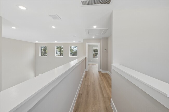 Building Photo - 20019 Venetto St