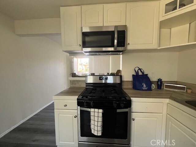 Building Photo - 45421 Sunset Ln