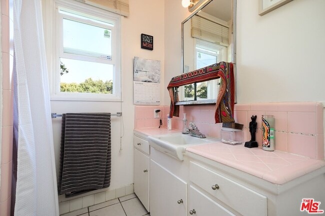 Building Photo - 5615 Wenlock St