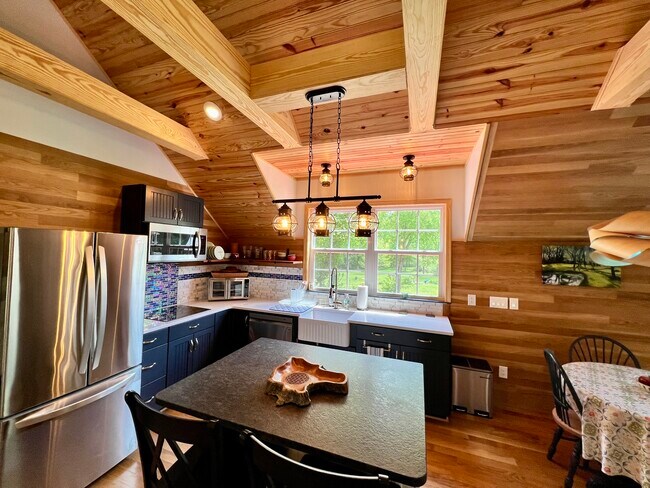 Building Photo - 754 Woodlands Rd