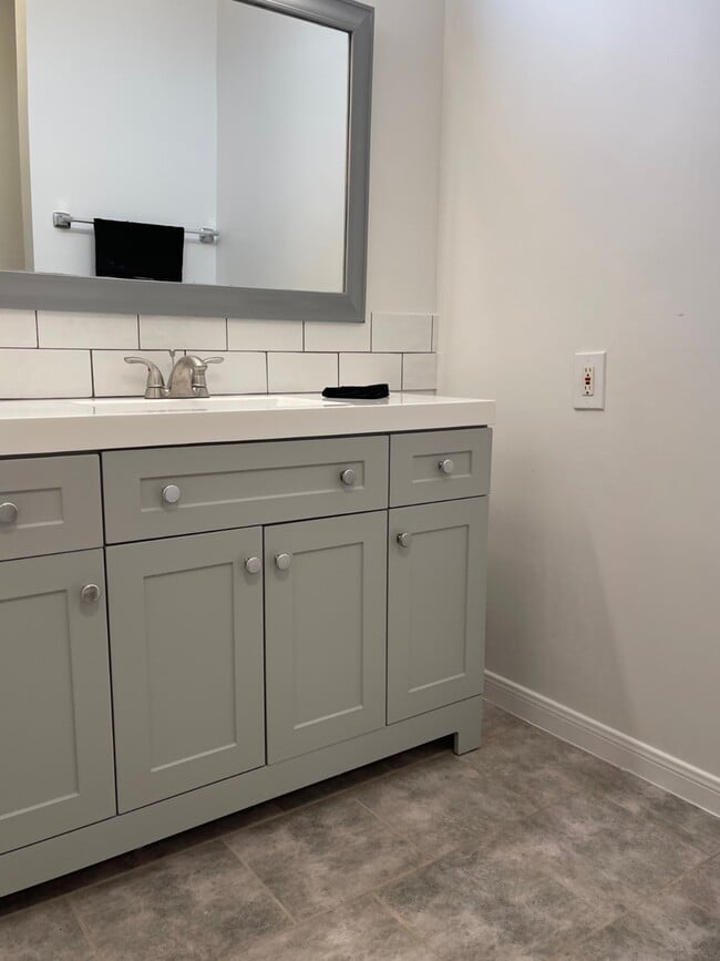 Building Photo - 6085 Adams Flat Rd