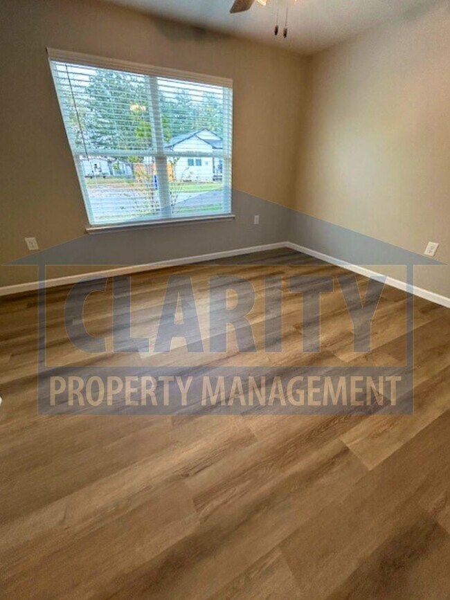 Building Photo - **One month free w/ a 15 month lease!**