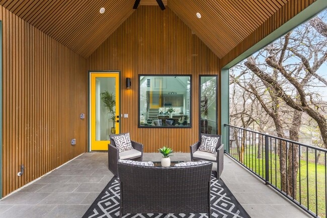 Building Photo - 1205 Perez St