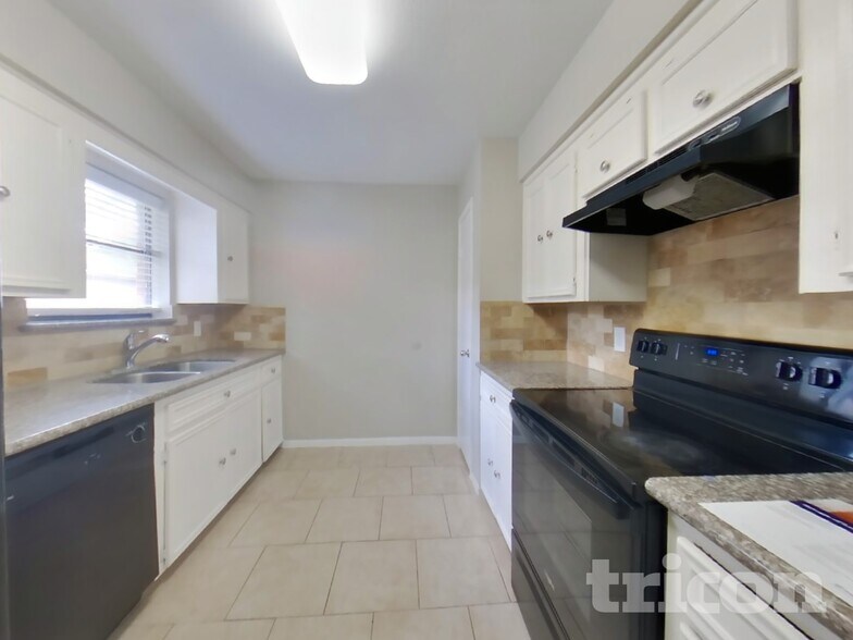 Building Photo - 5515 Fallengate Dr