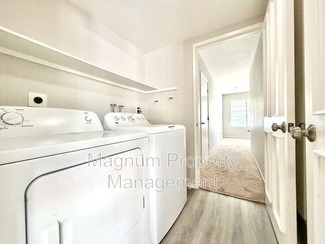 Building Photo - 45680 Clubhouse Dr