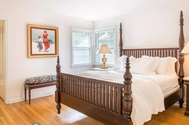 Building Photo - 33 Apaquogue Rd