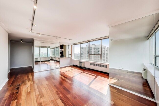 Building Photo - 70 W Burton Pl