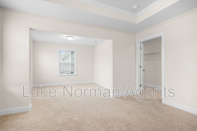 Building Photo - 196 Longleaf Dr