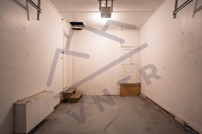 Building Photo - 1921 S Vine St