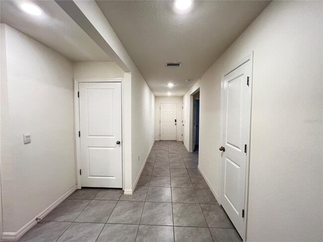Building Photo - 586 W Twisted Oaks Dr