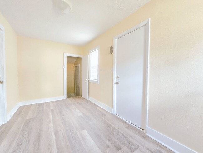 Building Photo - Charming 5-Bedroom House on the West Side ...