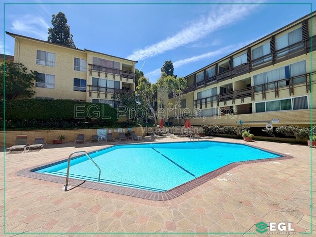 Building Photo - 6275 Canterbury Dr