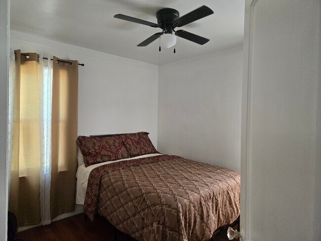 Building Photo - 11742 Beaconsfield St