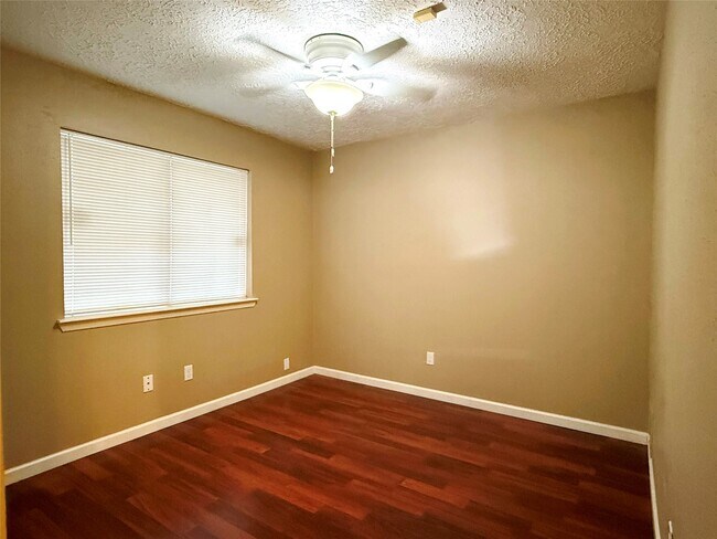 Building Photo - 4923 Kentwalk Dr