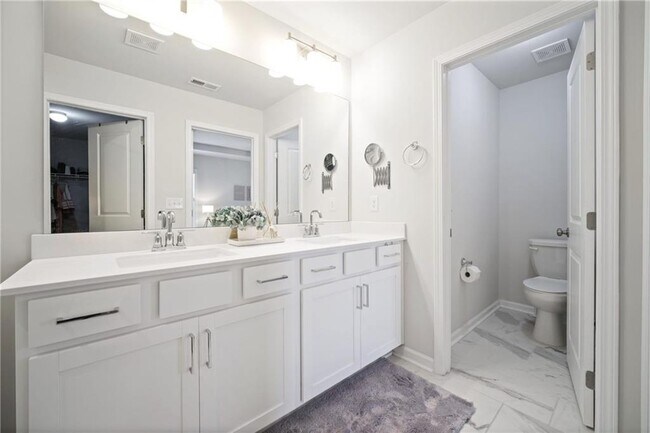 Building Photo - 1595 Ridgebrook Downs