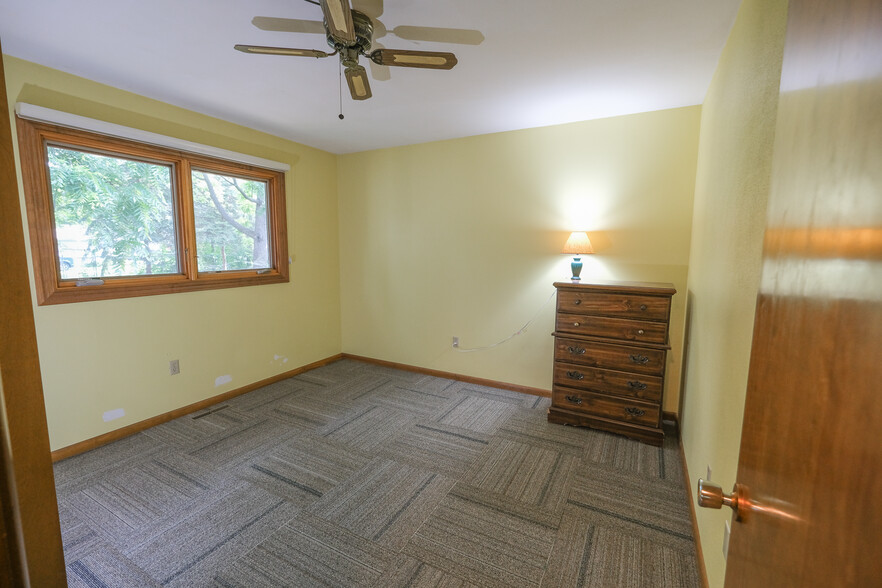 Private bedroom #2 - 415 12th Ave E