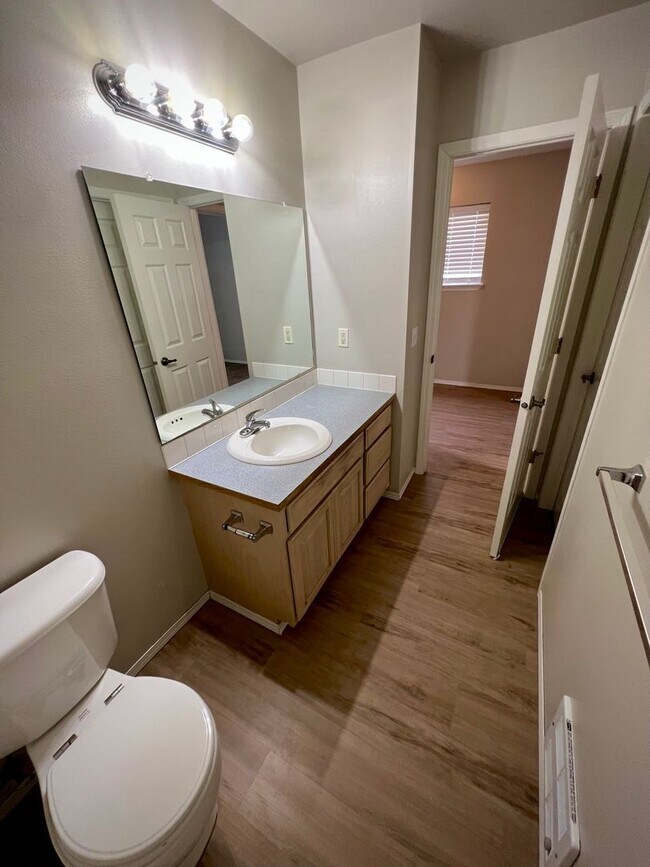 Building Photo - 1008-1010 E. Ermina