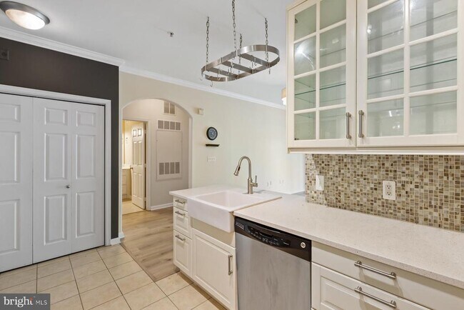 Building Photo - 12945 Centre Park Cir