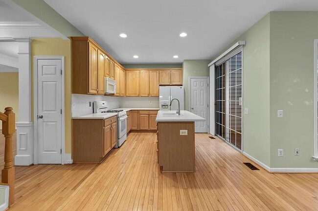 Kitchen (Main Level) - 6215 Split Creek Ln