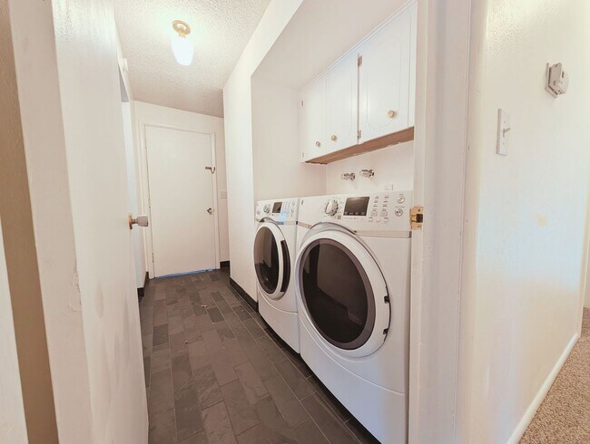 Building Photo - 3-Bedroom Home in great Location