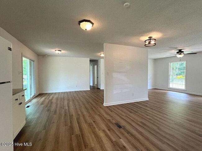 Building Photo - 5205 Dakota Ct