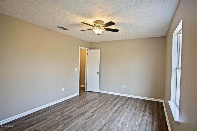 Building Photo - Charming 4-Bedroom Home in Panama City with 2 Full Bathrooms and 1325 Sq Ft."