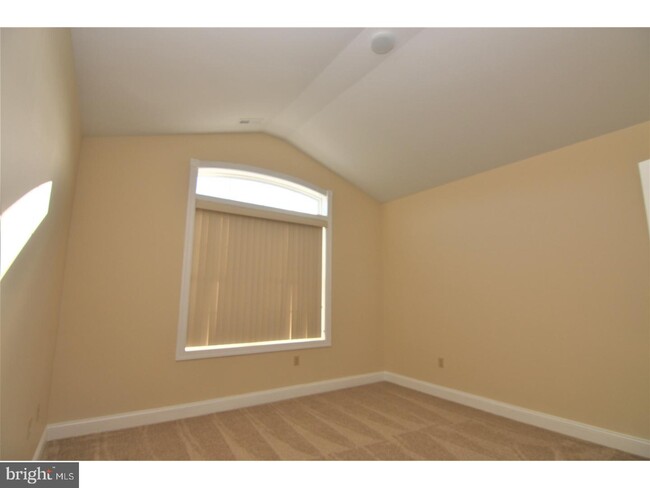 Building Photo - 1655 Kenton Rd