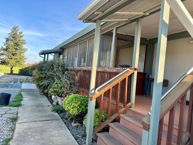 Building Photo - 4 Bed / 2 Bath Country Home – Solar + Move-In Ready