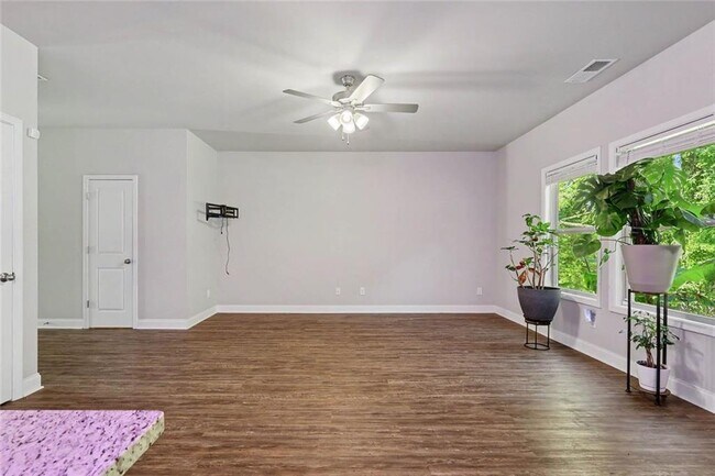 Building Photo - 350 McGiboney Ln