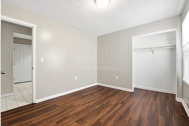 Building Photo - 2338 W Madison St