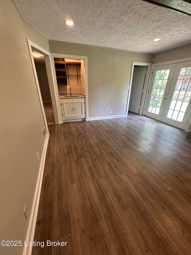 Building Photo - 1303 Bentwood Way