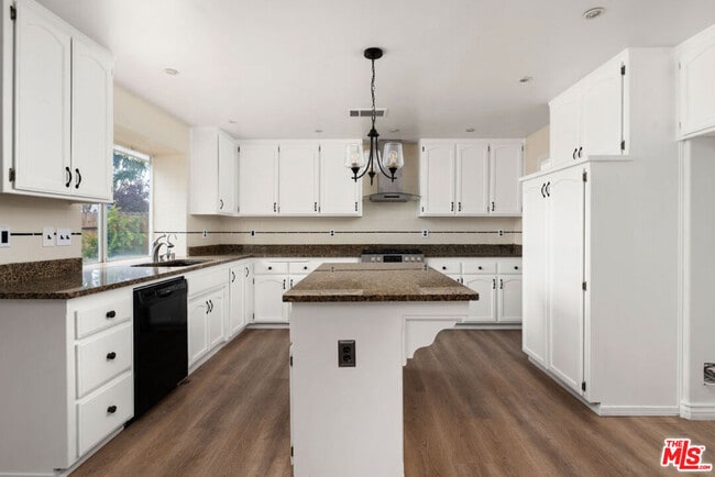 Building Photo - 10711 4 Bears Dr