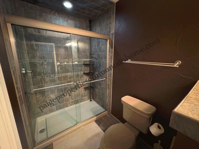 Building Photo - 4 Bed/2 Bath Home in Village Green