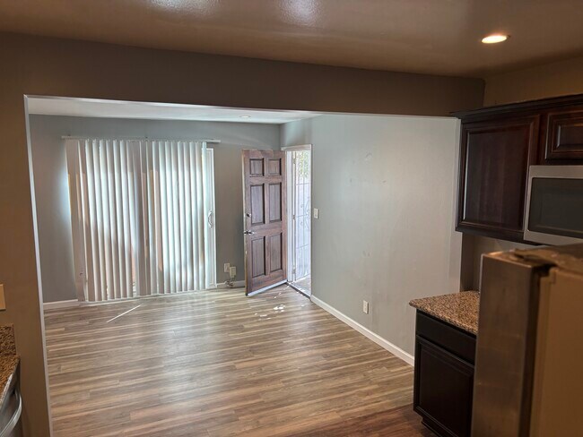 Building Photo - 11572 Braddock Dr