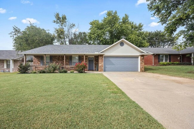 Building Photo - 3 bedroom 2 bath home in Fayetteville, fen...