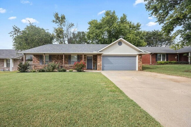 Primary Photo - 3 bedroom 2 bath home in Fayetteville, fen...