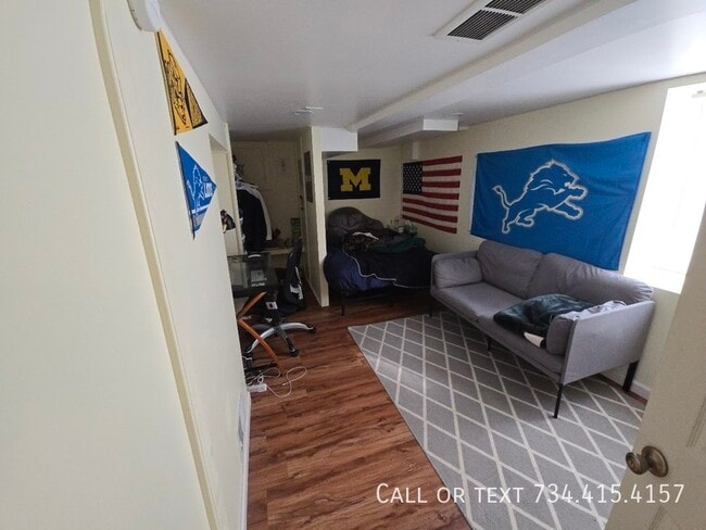 Building Photo - 502 Benjamin St