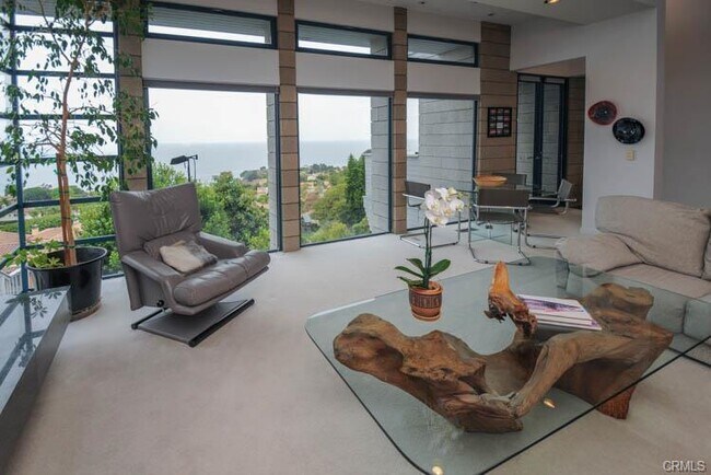 Building Photo - Custome Built Home With Ocean Views
