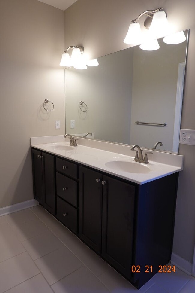 Building Photo - 2 Bedroom 2 bath rental in Yorktown