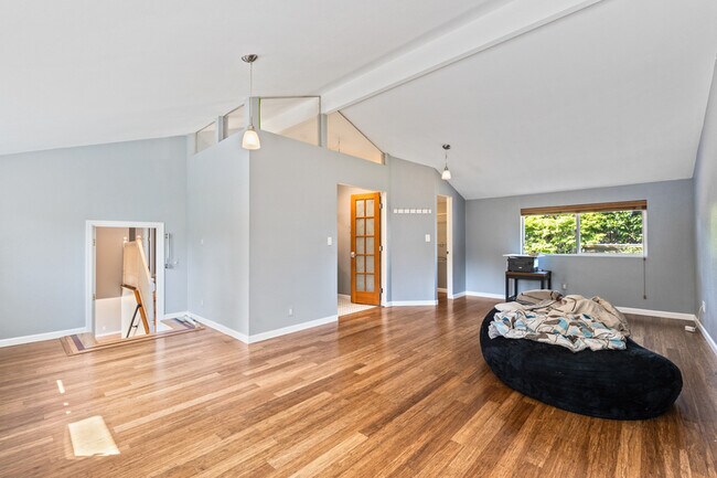 Building Photo - 18315 6th Ave NW